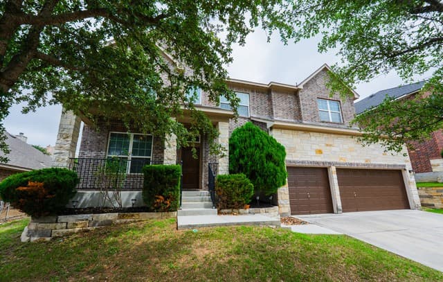 5-bedroom rental at 3109 Howling Wolf in San Antonio, TX — photo 1