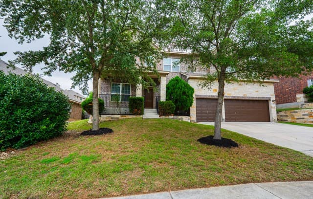 5-bedroom rental at 3109 Howling Wolf in San Antonio, TX — photo 2