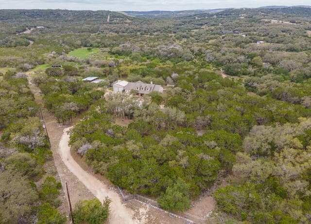 Home for sale at 374 W County Road 2481 in Hondo, TX — photo 3