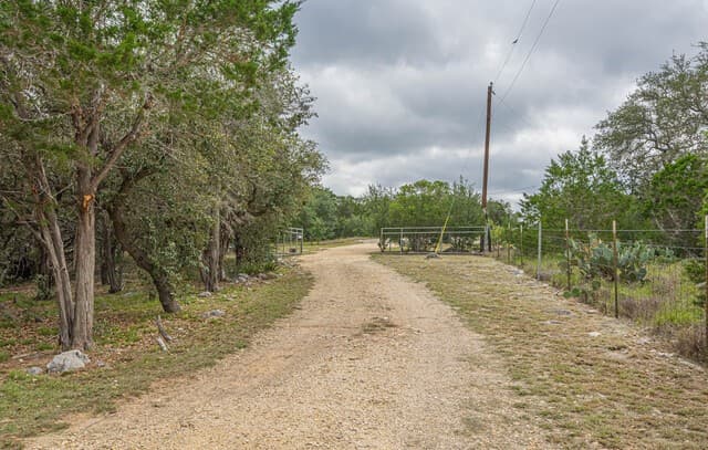 Home for sale at 374 W County Road 2481 in Hondo, TX — photo 4