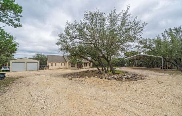 Home for sale at 374 W County Road 2481 in Hondo, TX — photo 5