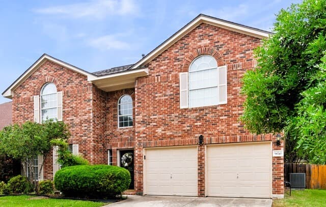 4-bedroom rental at 9640 Braun Run in San Antonio, TX — photo 1