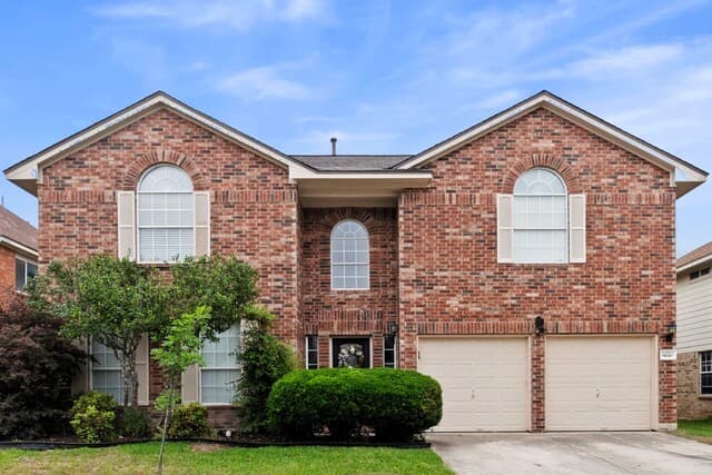 4-bedroom rental at 9640 Braun Run in San Antonio, TX — photo 2