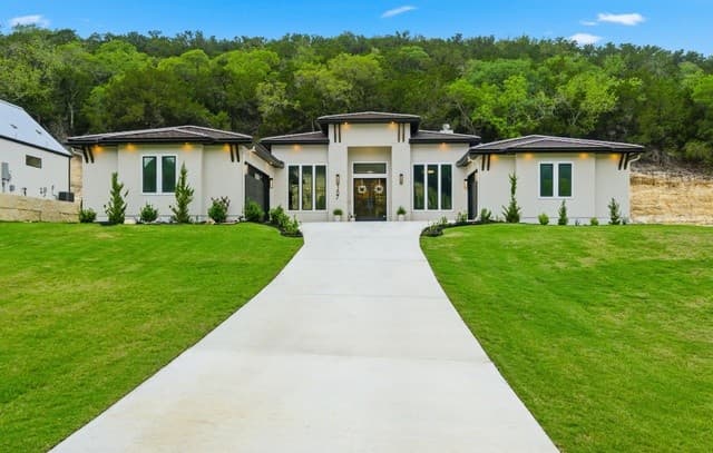 4-bedroom rental at 157 Heartland Ln in Boerne, TX — photo 1