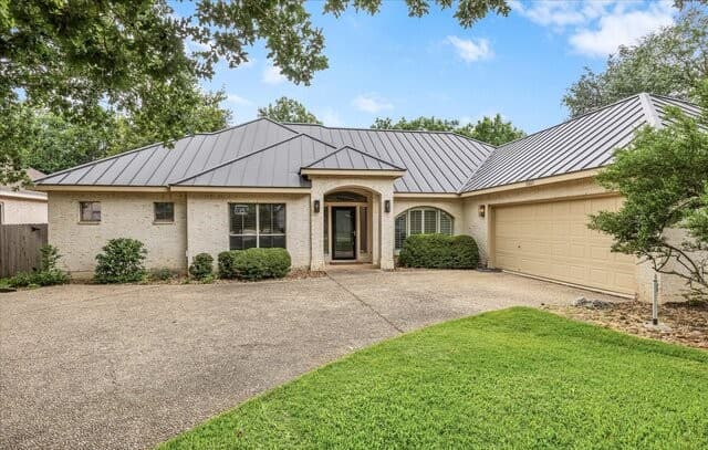 3-bedroom rental at 30223 Fairway Ash in Fair Oaks Ranch, TX — photo 3