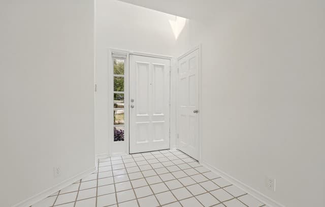2-bedroom rental at 27 Villa Jardin in San Antonio, TX — photo 4