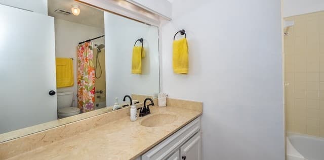 2-bedroom rental at 7711 Callaghan Rd Unit APT 714 in San Antonio, TX — photo 2
