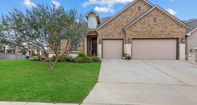 4-bedroom rental at 303 Canyon View Run in San Antonio, TX — photo 2