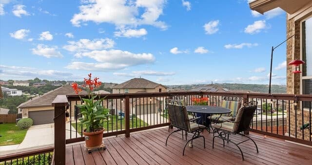 4-bedroom rental at 303 Canyon View Run in San Antonio, TX — photo 3