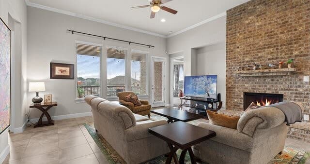 4-bedroom rental at 303 Canyon View Run in San Antonio, TX — photo 4