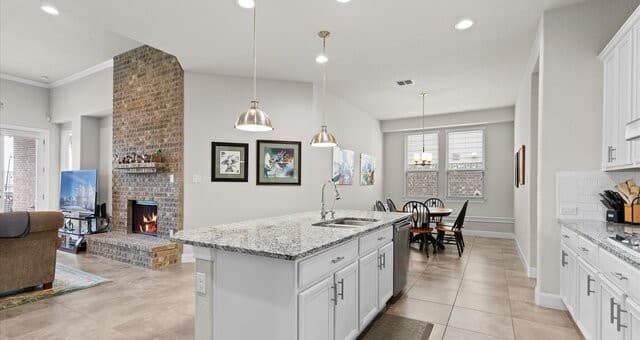 4-bedroom rental at 303 Canyon View Run in San Antonio, TX — photo 5