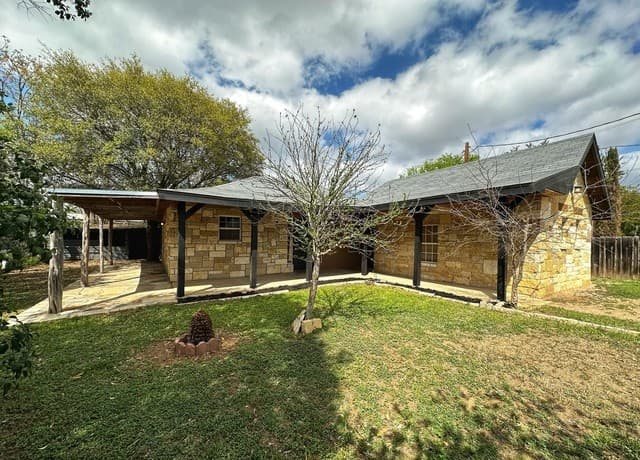 3-bedroom rental at 10B Fm 473 in Comfort, TX — photo 1