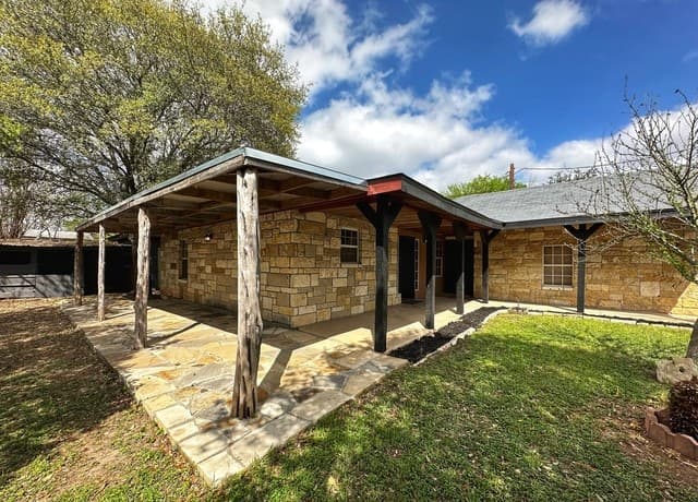 3-bedroom rental at 10B Fm 473 in Comfort, TX — photo 2