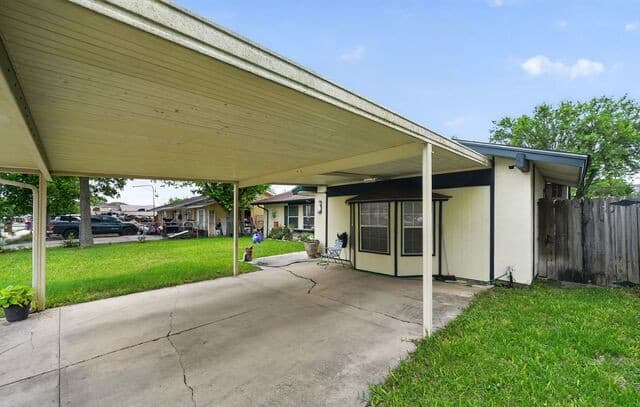 3-bedroom rental at 7623 Glen Mont in San Antonio, TX — photo 2