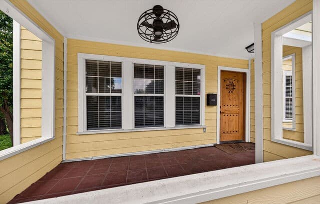 3-bedroom rental at 517 W Hollywood in San Antonio, TX — photo 4