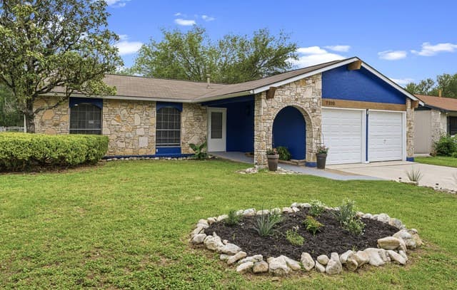 3-bedroom rental at 7310 Still Brook St in San Antonio, TX — photo 2