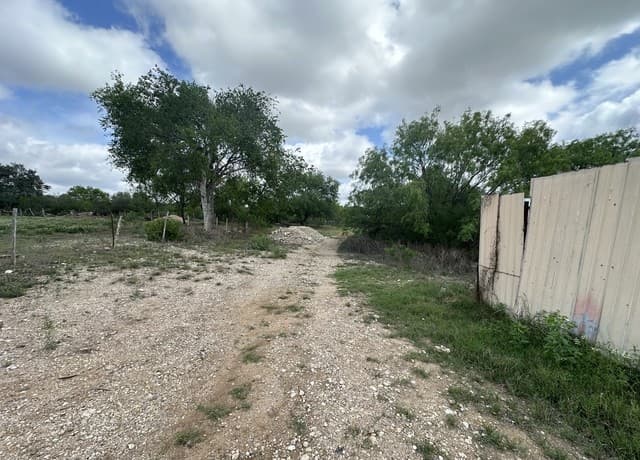 rental at 17603 Shepherd Rd in Atascosa, TX — photo 4