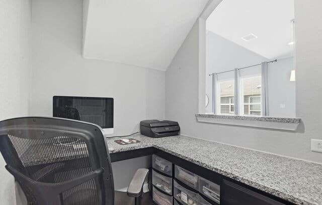 4-bedroom rental at 27353 Caroline Way in San Antonio, TX — photo 5