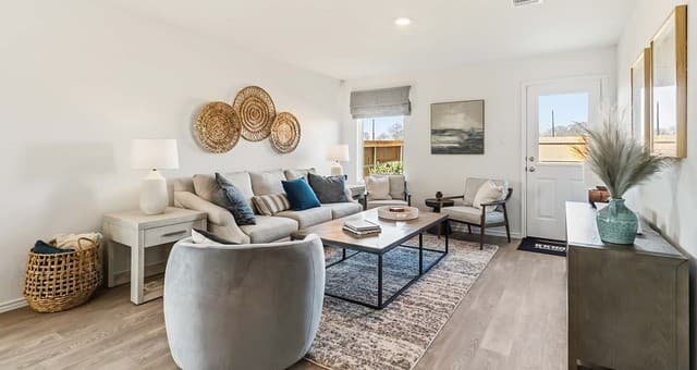 5-bedroom rental at 4226 Marjoram Landing in Von Ormy, TX — photo 4