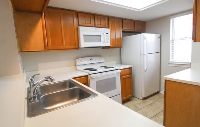2-bedroom rental at 945 Schertz Pkwy in Schertz, TX — photo 3