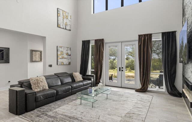 3-bedroom rental at 109 Pond View Ct in Spring Branch, TX — photo 5