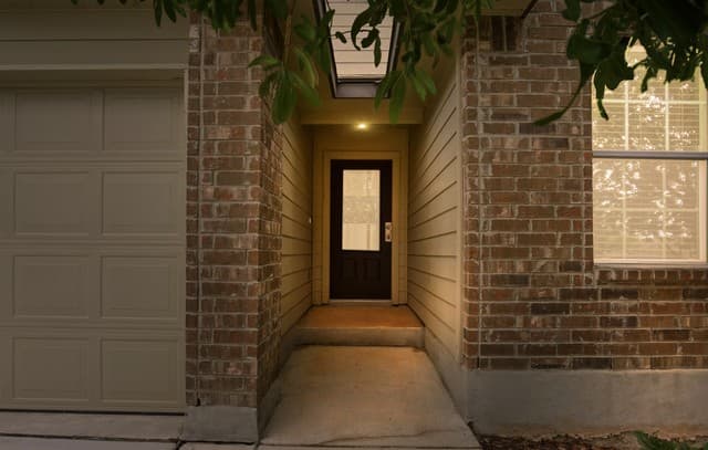 3-bedroom rental at 7402 Equinox Cor in San Antonio, TX — photo 2