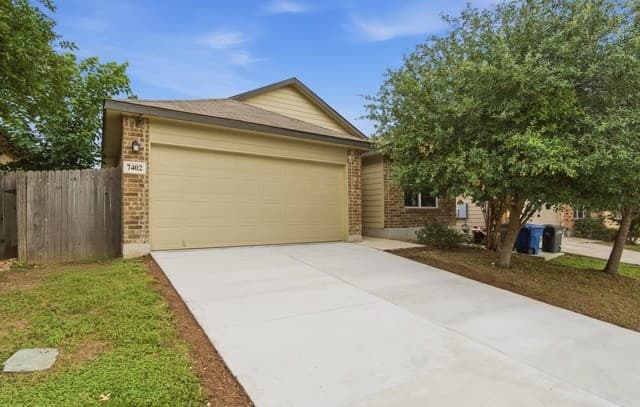 3-bedroom rental at 7402 Equinox Cor in San Antonio, TX — photo 3