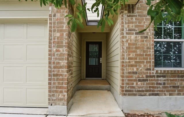 3-bedroom rental at 7402 Equinox Cor in San Antonio, TX — photo 4