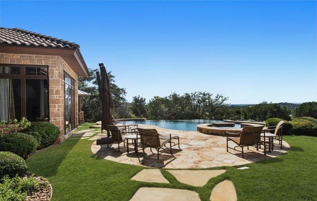 4-bedroom rental at 2428 Clubs in Boerne, TX — photo 4