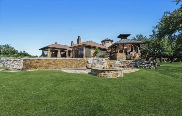 4-bedroom rental at 2428 Clubs in Boerne, TX — photo 5
