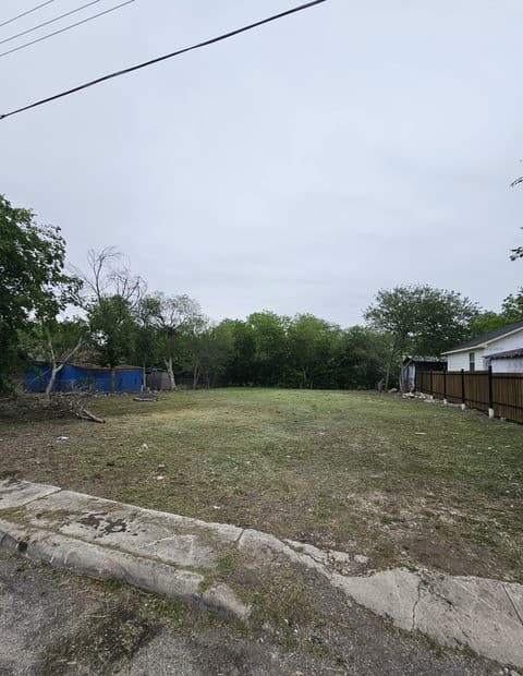 rental at 230 N San Felipe Ave in San Antonio, TX — photo 1