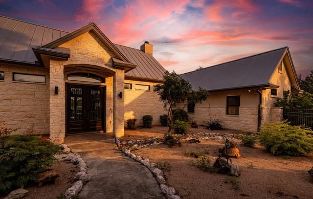 4-bedroom rental at 335 Charon Pt in Spring Branch TX