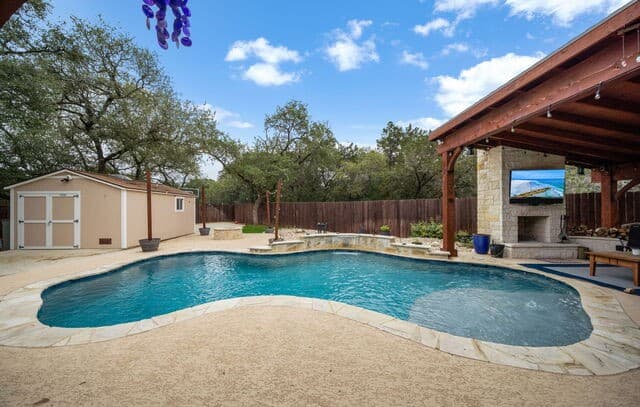 5-bedroom rental at 1729 Dancing Eagle in San Antonio, TX — photo 2