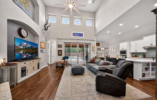 5-bedroom rental at 1729 Dancing Eagle in San Antonio, TX — photo 4