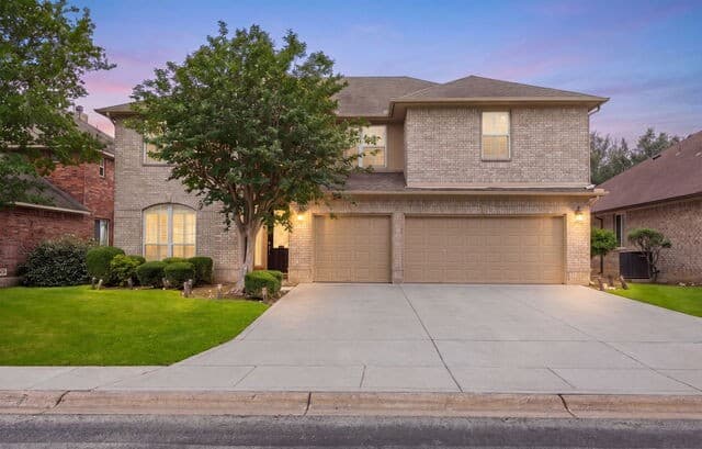 5-bedroom rental at 25311 Bunker Dr in San Antonio, TX — photo 2