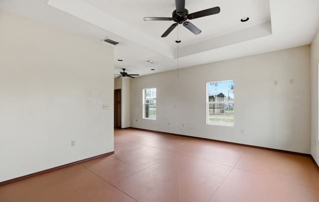2-bedroom rental at 414 Harl St in Pleasanton, TX — photo 4