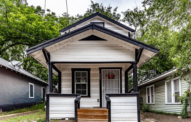 3-bedroom rental at 631 Potomac in San Antonio, TX — photo 2