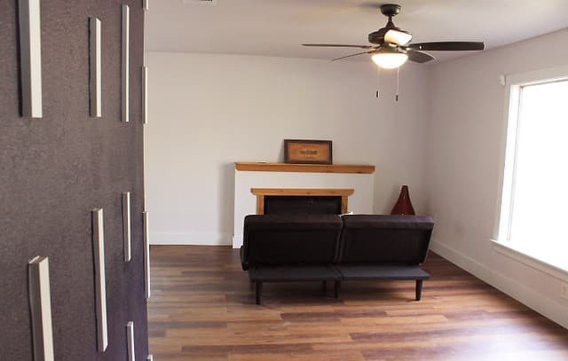 3-bedroom rental at 1006 Division Ave in San Antonio, TX — photo 3
