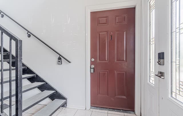 2-bedroom rental at 221 E Craig Pl in San Antonio, TX — photo 4