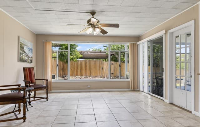 5-bedroom rental at 110 Sunrise Dr. in San Antonio, TX — photo 5