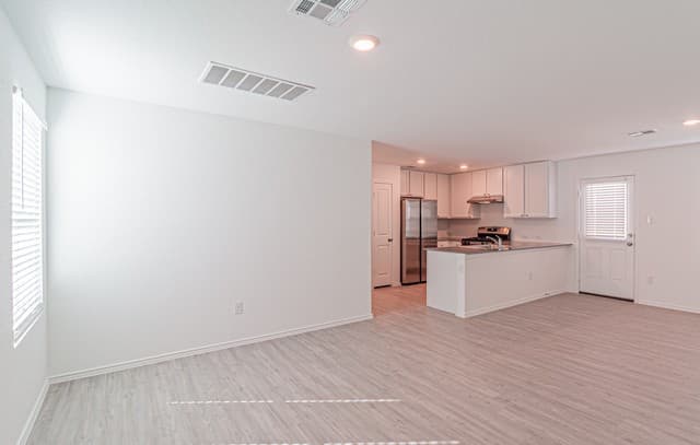 3-bedroom rental at 7703 Chancery Gate in San Antonio, TX — photo 2