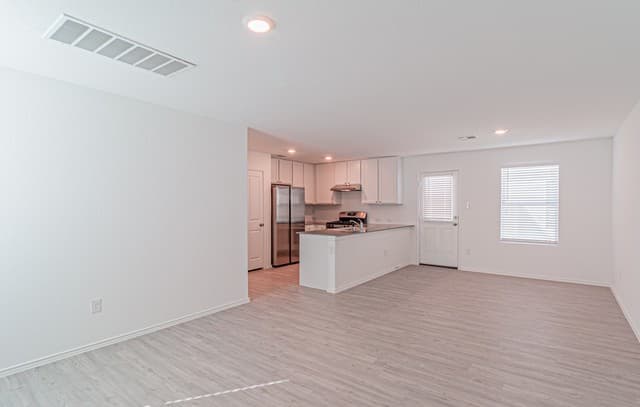 3-bedroom rental at 7703 Chancery Gate in San Antonio, TX — photo 3