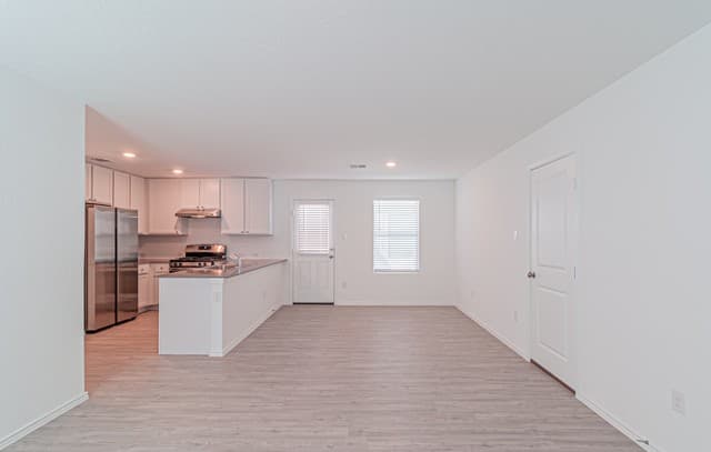 3-bedroom rental at 7703 Chancery Gate in San Antonio, TX — photo 4