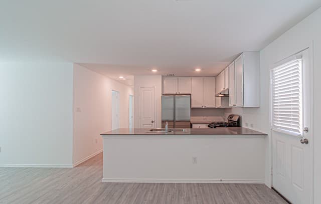 3-bedroom rental at 7703 Chancery Gate in San Antonio, TX — photo 5