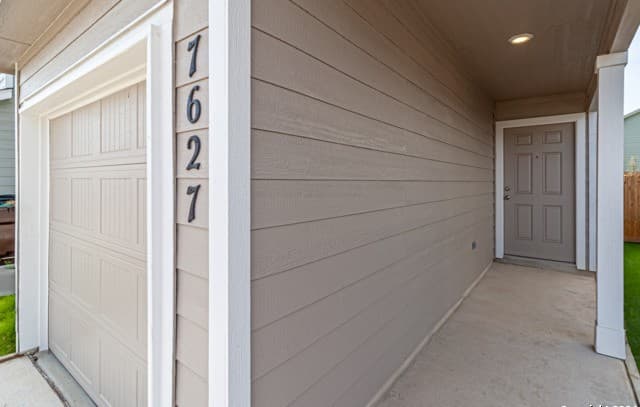 3-bedroom rental at 7627 Parish Pl in San Antonio, TX — photo 1