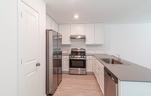 3-bedroom rental at 7627 Parish Pl in San Antonio, TX — photo 4