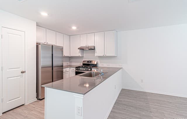 3-bedroom rental at 7627 Parish Pl in San Antonio, TX — photo 5