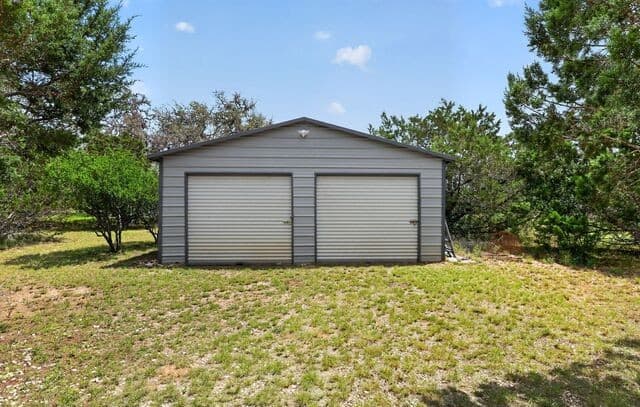 2-bedroom rental at 1721 Lakeshore Dr N in Bandera, TX — photo 4