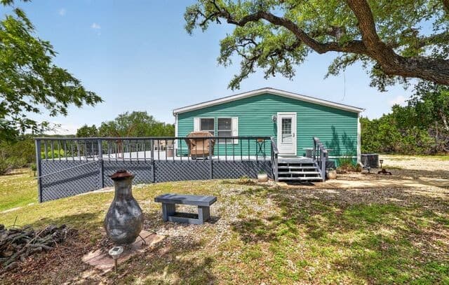 2-bedroom rental at 1721 Lakeshore Dr N in Bandera, TX — photo 5