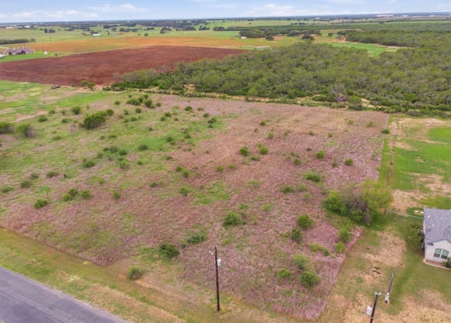 rental at 157 Gentle Breeze in Floresville, TX — photo 2
